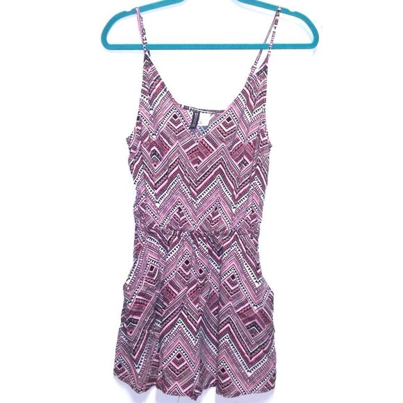Womens Romper Sz 8 pink black white geometric print The Divided by H&M viscose - Picture 1 of 8